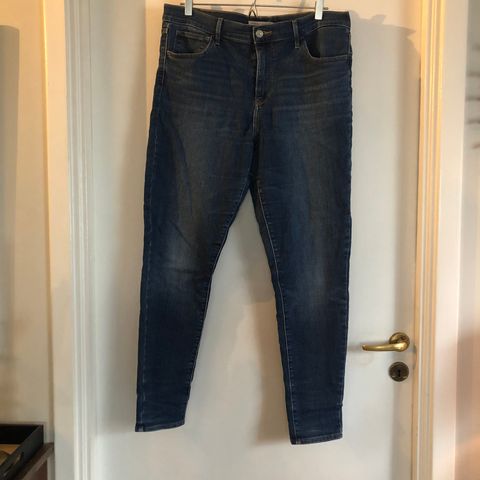 Levis 720 high rise super skinny str 32