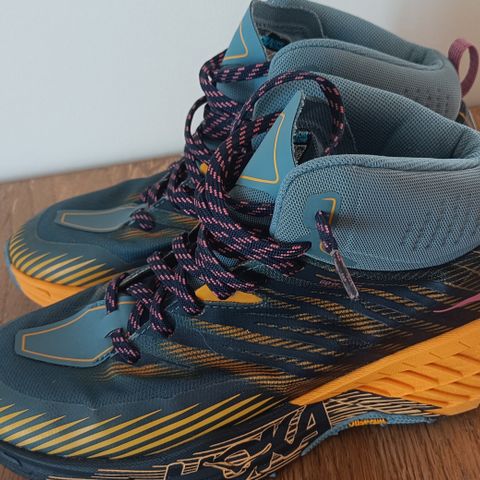 Hoka speedgoat sko