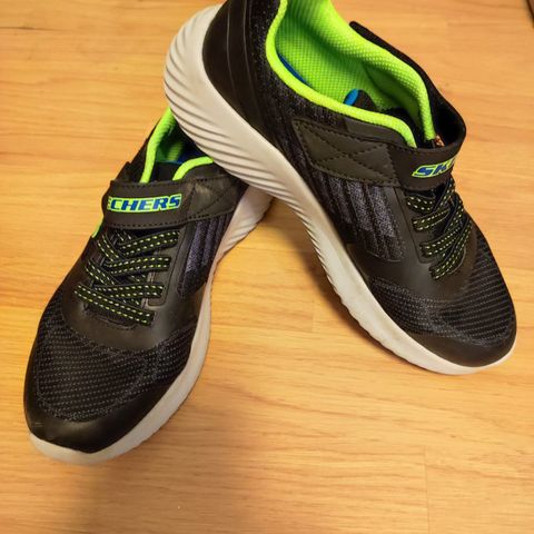 Skechers str 37