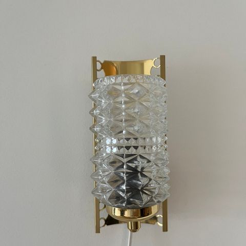 Vintage Vegg Lampe av Sego Messing og Glass Kuppel (Ca 22 cm høy)