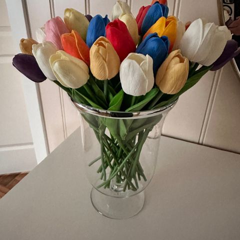 Vase med tulipaner