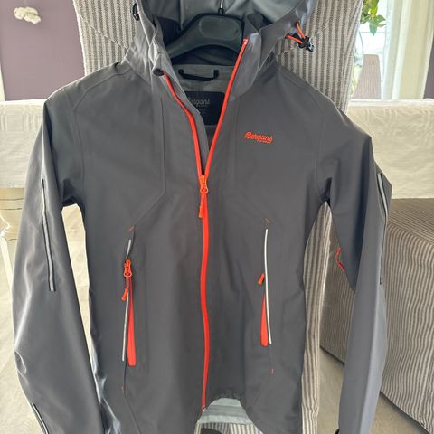 Bergans softshell jakke str. 164