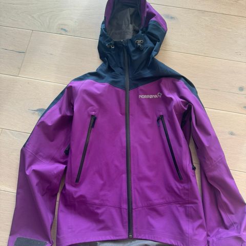 Gore tex skalljakkke fra Norrøna,  str140