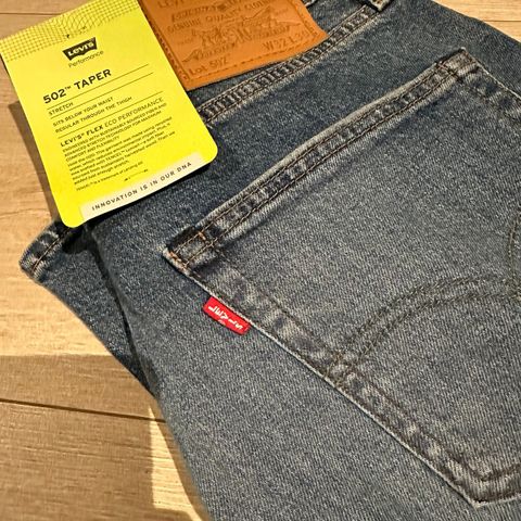 Ny Levis Taper Jeans 32/30