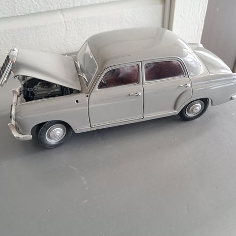 Mercedes 180.Skala 1:18.