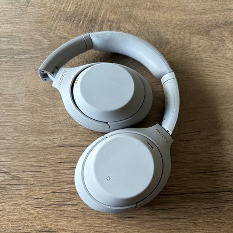 Sony trådløse WH-1000XM4 (sølv)