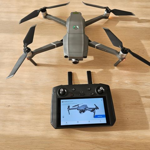 DJI mavic 2 zoom m/smart controller og 3 batteri