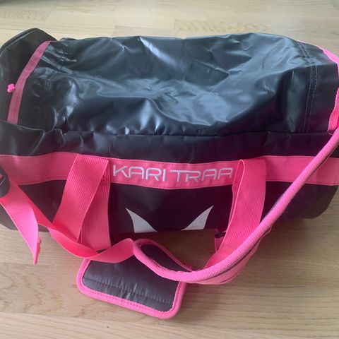 Kari Traa bag (vanntett) selges