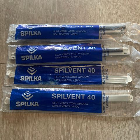 2x Spilvent 40 spalteventil Hvit 2x Spilvent 40 ventildeksel Hvit