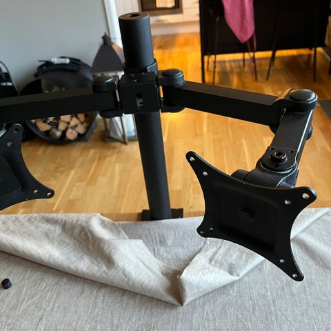 Monitor arm(2 skjermer)