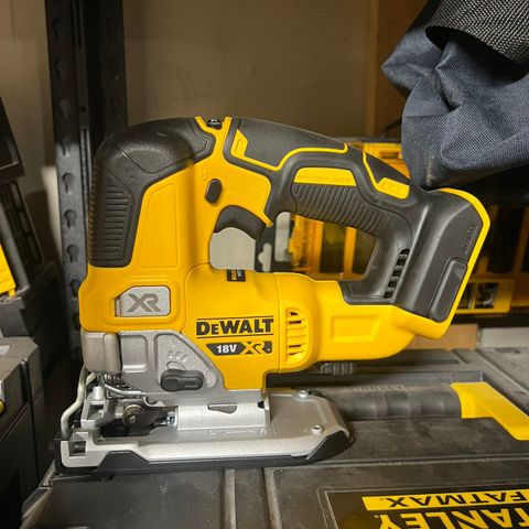 Dewalt stikksag DCS334