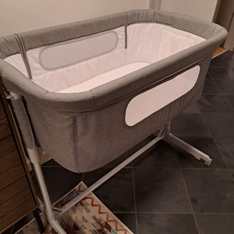 Moweo bedside crib