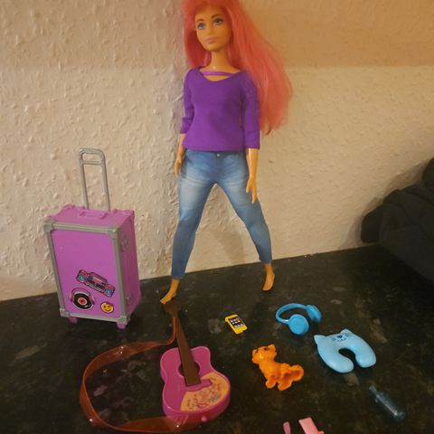 Barbie dukke med reiseutstyr, Daisy