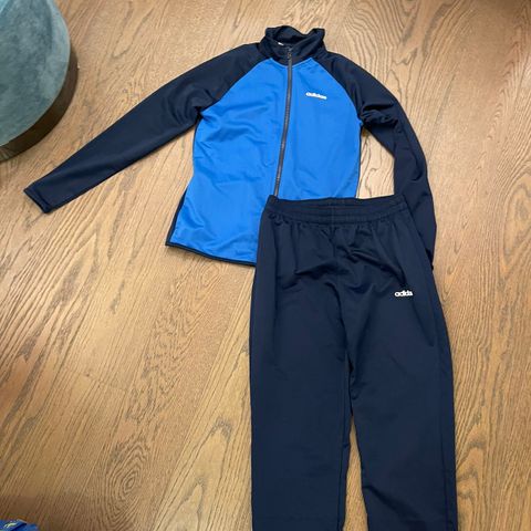 Adidas joggedress ny str 12-14 år