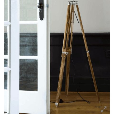 Classic tripod lamp