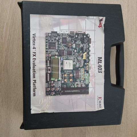 Xilinx ML403 Xilinx Virtex 4 FPGA dev board med Platform Cable II