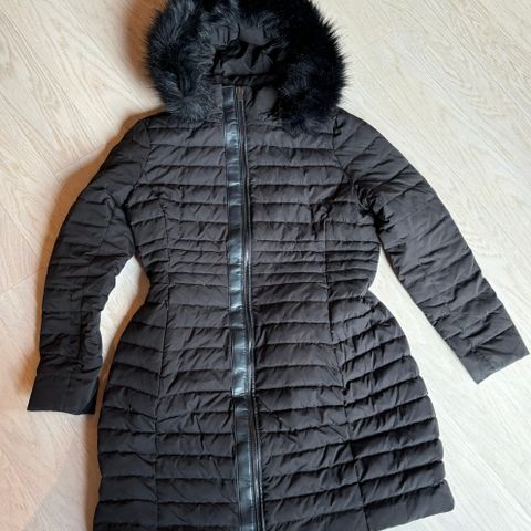 Nydelig Dunjakke/ Vinterjakke Zara str xxl ( 70% down / 30% feathers)