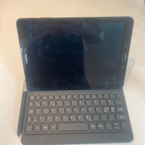 Samsung Galaxy Tab S3 med tastatur og pen