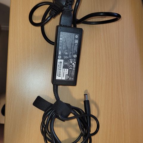 HP 65W Lader