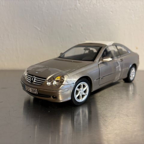 1:18 Mercedes Benz clk fra Kyosho selges