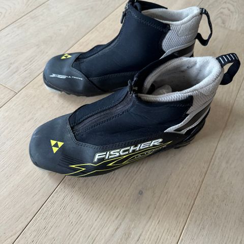 Fischer XC Ultimate skisko str 39.  Sender gratis