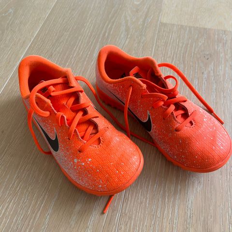 Nike kunstgress fotballsko str. 29,5