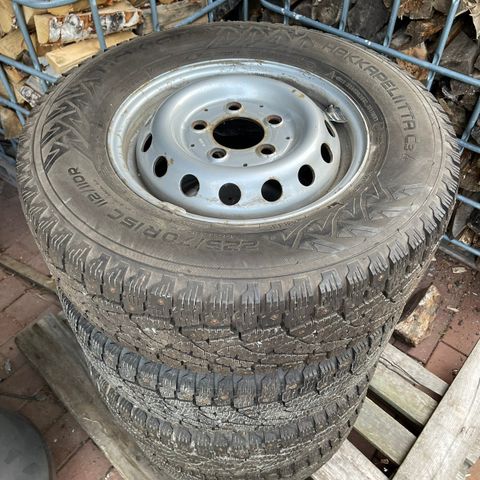 Piggdekk 225/70R15C