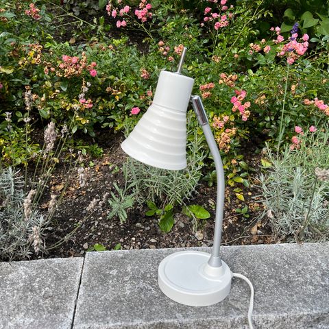 Liten skrivebordslampe