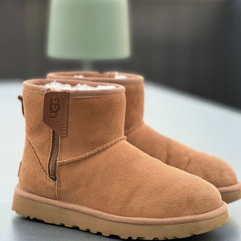 UGG Classic Mini Bailey Zip