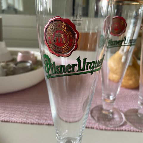 Pilsner Urquell pilsner glass. Høye vakre øl glass