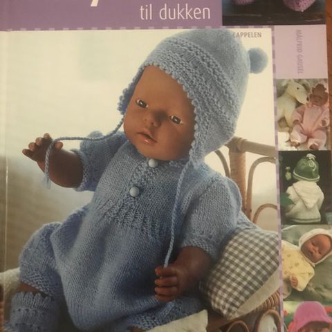 Babystrikk til dukken ,  Målfrid Gausel