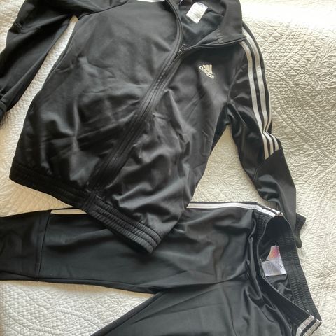 Adidas joggedrakt