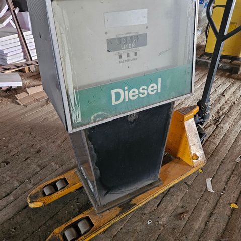 Diesel og Bensin pumper selges