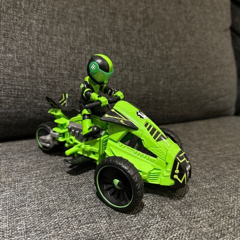 Ben 10 Transforming Omni-Cycle