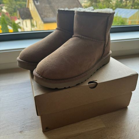 Uggs classic mini 2