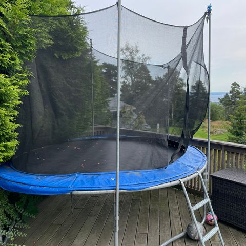 Trampoline gis bort!