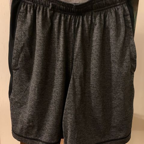 Under Armour treningsshorts, small