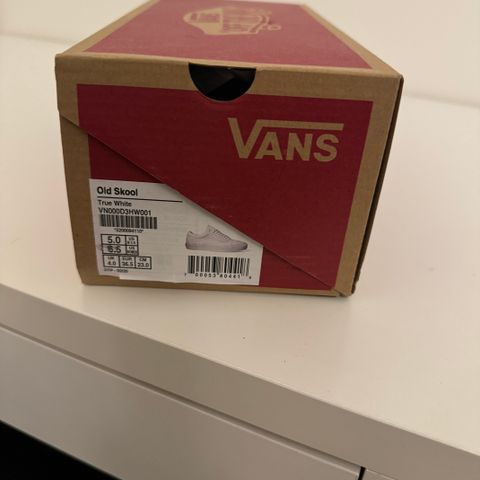 Ubrukte hvite Vans