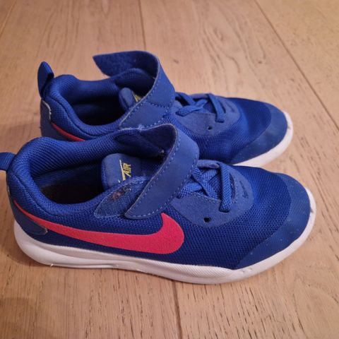 Nike Air str 30. Lite brukt