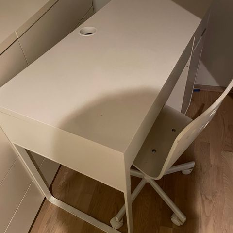 IKEA Micke skrivebord og kontorstol