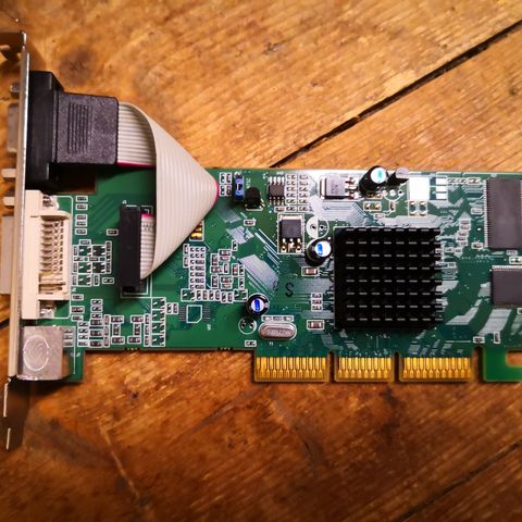 Retro: ATi Radeon 7000 64mb DDR V/VD/VO skjermkort