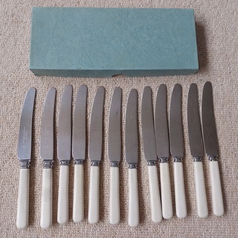 12 kniver i rustfritt stål - Sheffield England - KR 250