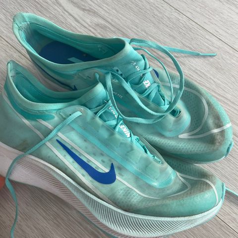 Nike zoom fly 3