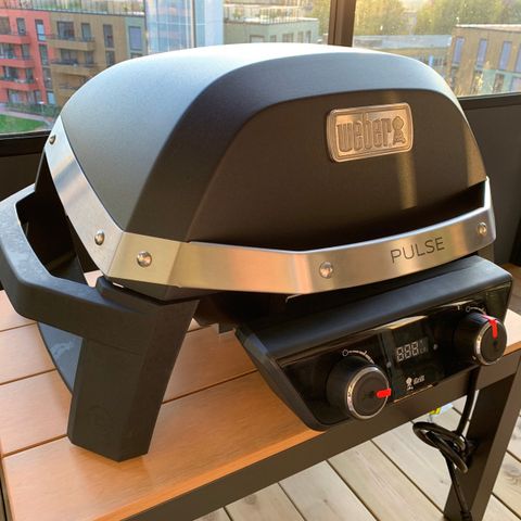 Lite brukt Weber Pulse 2000 med steketermometer og trekk