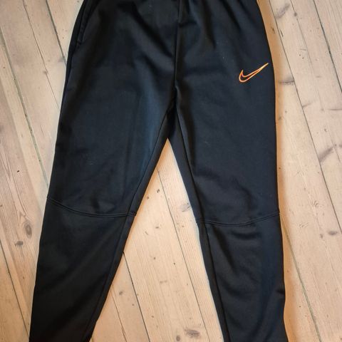 Nike treningsbukse strl 147-158 cm