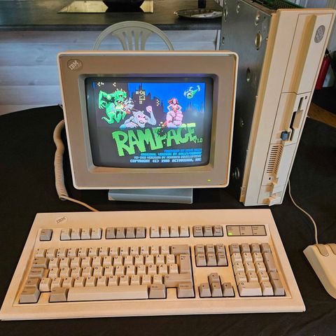 Retro-PC 2 stk. IBM PS/2 med mange tilbehør