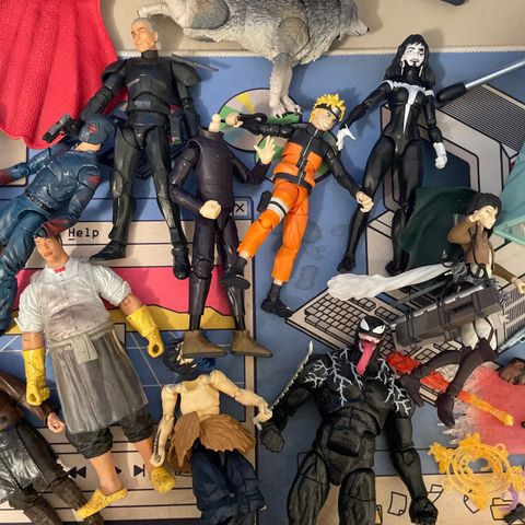 SH FIGUARTs, Marvel Legends, Figma og Star wars Black series figurer til salgs