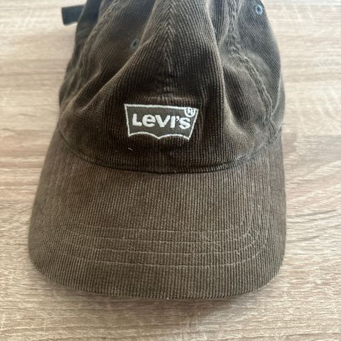 Levis caps