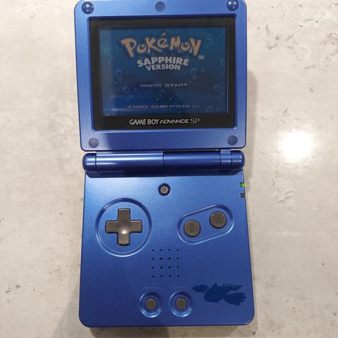 Nintendo Game Boy Advance SP m/Sapphire&lader