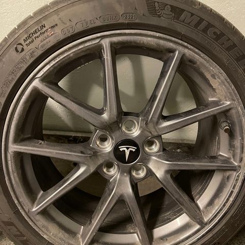 Tesla aero felger med michelin pilot sport 4(235/45/18)